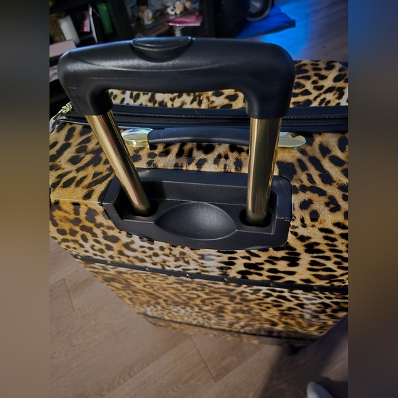 Vince Camuto Leopard Luggage Set - Picture 6 of 14